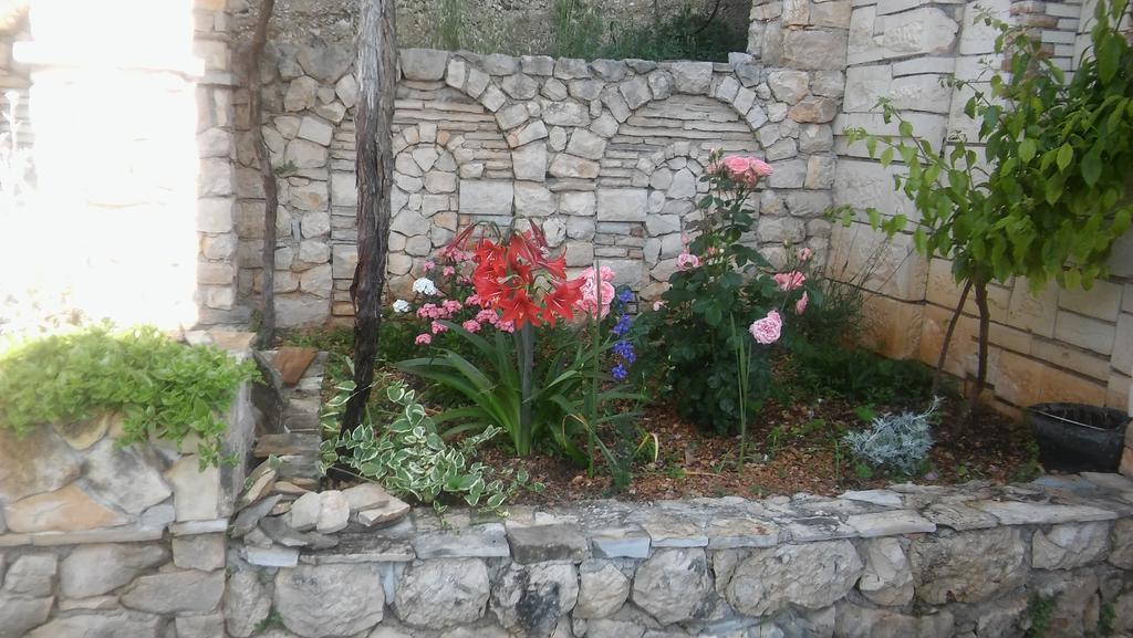Ruza Appartement Skradin Buitenkant foto
